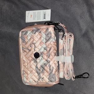 NWT Lug Quickstep Convertible Wallet